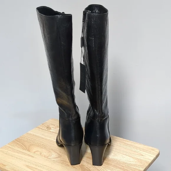 Elegant Black Knee-High Italian Leather Women's Boots - Picture 5 of 9